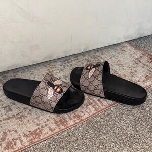 Gucci Women's Black and Brown Bee Slide Sandals